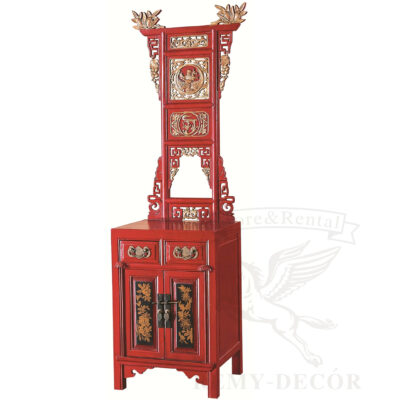 tualetnyj stolik iz dereva v krasnom cvete s reznym ornamentom v kitajskom stile
