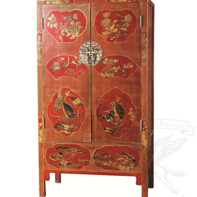 zapirayushhijsya shkaf krasnogo cveta s tradicionnym ornamentom v kitajskom stile