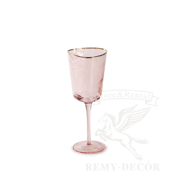bokal dlya krasnogo vina rozovogo cveta iz prozrachnogo stekla